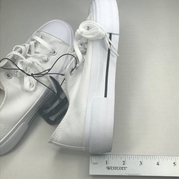 Time And Tru Women's Size 8 White Canvas Lace To Toe Shoes New With Tags - Picture 10 of 10